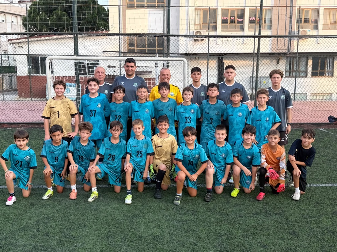Bülent Demirspor öğrencileri ve teknik ekip